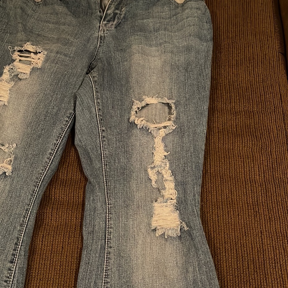 Classic Denim Ripped Jeans - Picture 2 of 7